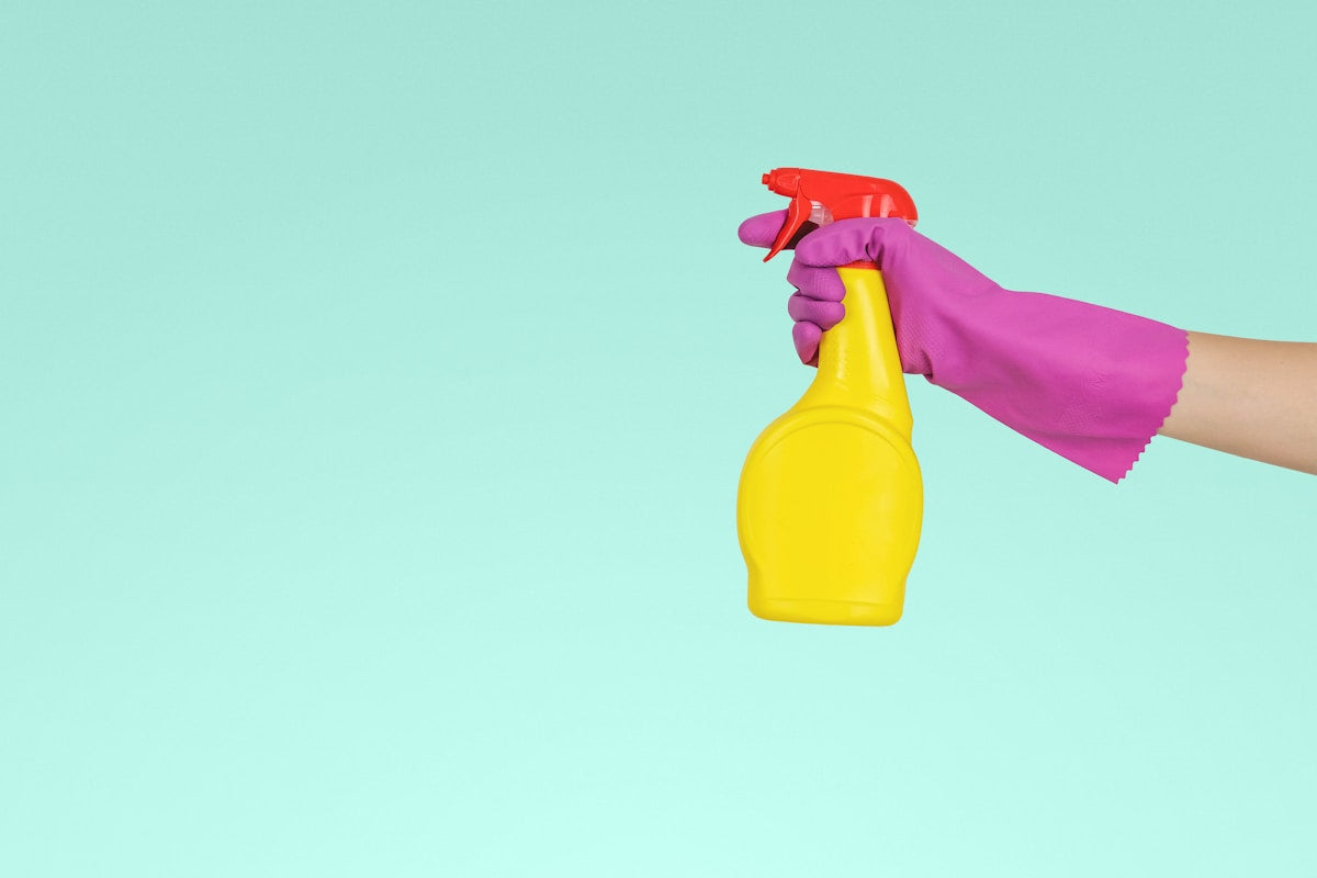 Guía para principiantes: cómo usar productos de limpieza concentrados y ahorrar hasta un 70%