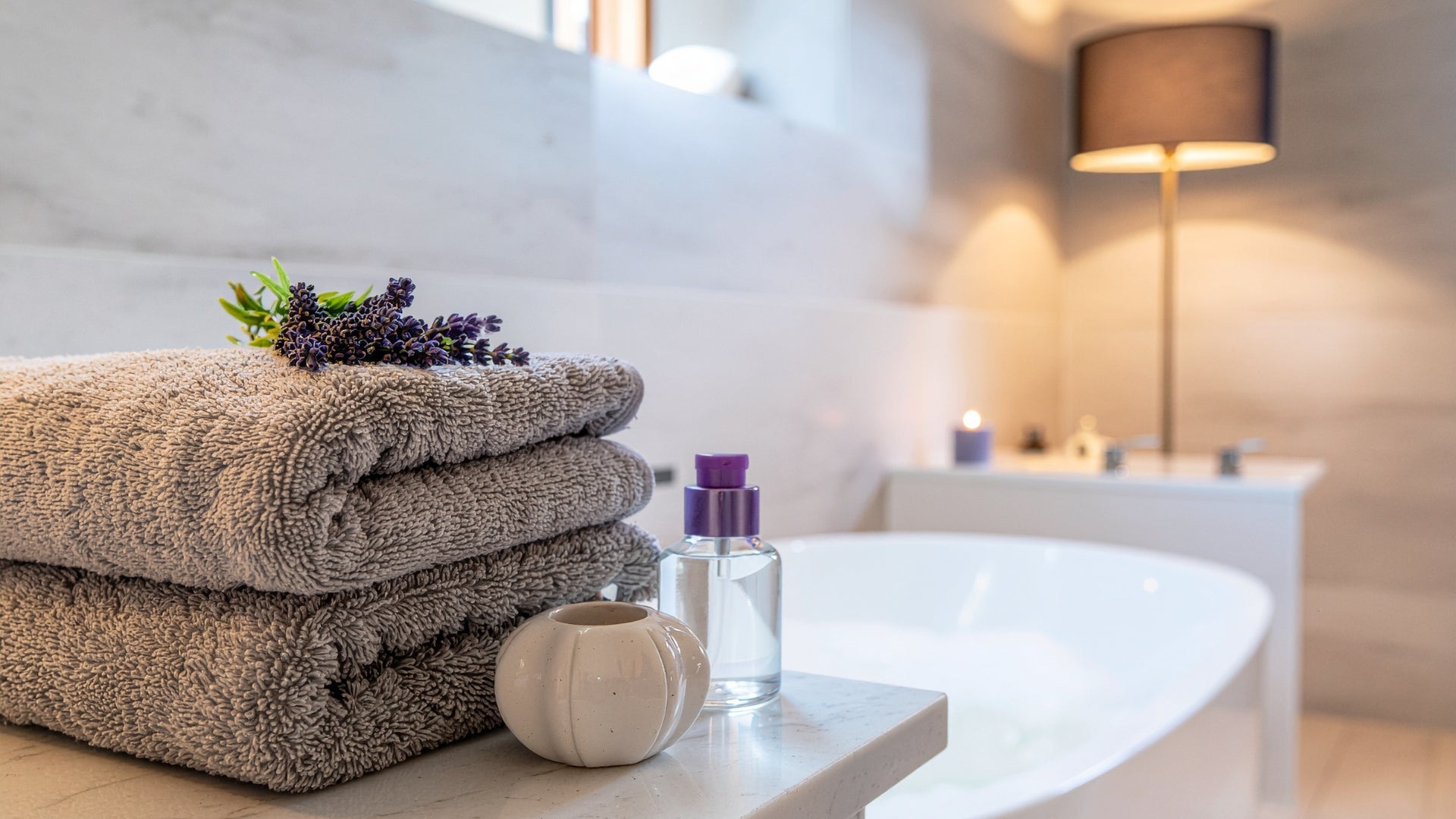 Limpieza Sensorial: Por qué las Fragancias Naturales son el Nuevo Lujo en el Hogar