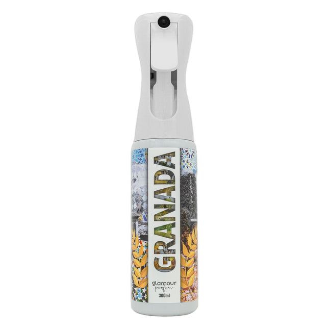 GLAMOUR PARFUM - Ambientador de Hogar Granada - 300 ml - Pulverizador con Aroma Floral y Amaderado - Ambientador Textil en Spray - para Pulverizar en la Cama o en Cortinas - Reutilizable